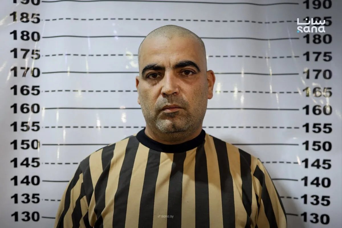 القبض على المجرم سامر عمران في اللاذقية بتهمة ارتكاب انتهاكات جسيمة في درعا