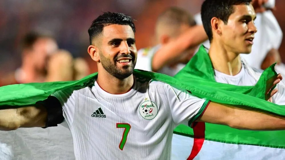 الجزائر تظفر ببطاقة التأهل لكأس العالم 2026 للمرة الخامسة وتُفرح جماهيرها