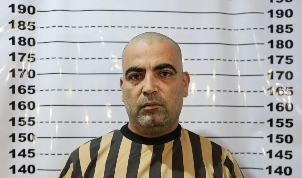 اللاذقية: القبض على سامر أديب عمران رئيس مفرزة الأمن العسكري السابق في درعا بتهمة ارتكاب جرائم حرب