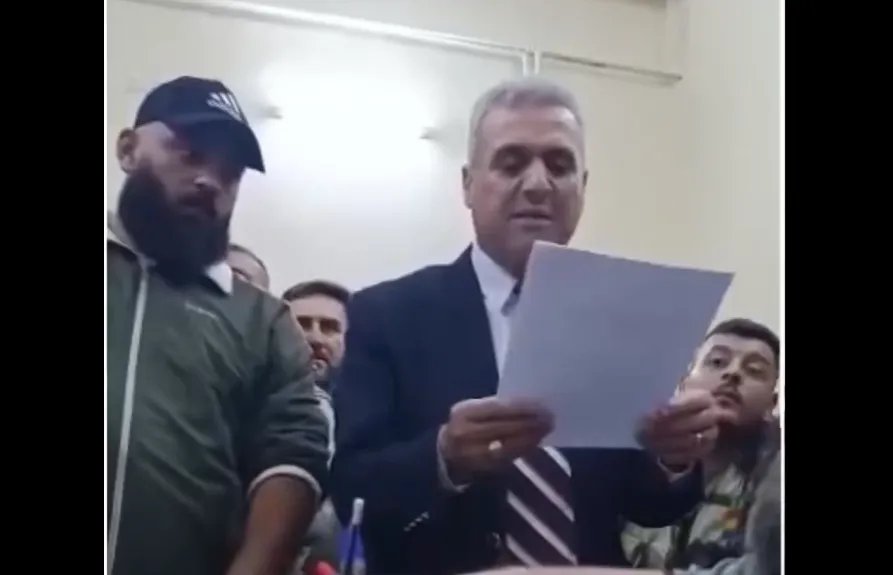 السويداء: اللجنة العليا تستجيب للغضب الشعبي وتقرر طرد المتورطين في الاعتداء على العميد الغوطاني