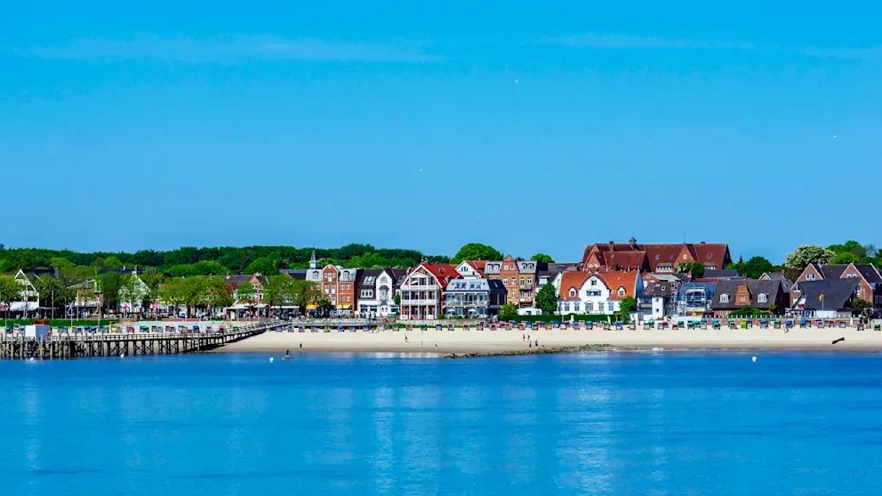 اعتقال شاب في جزيرة ألمانية بعد تداول عملات يورو مزيفة: تفاصيل القضية