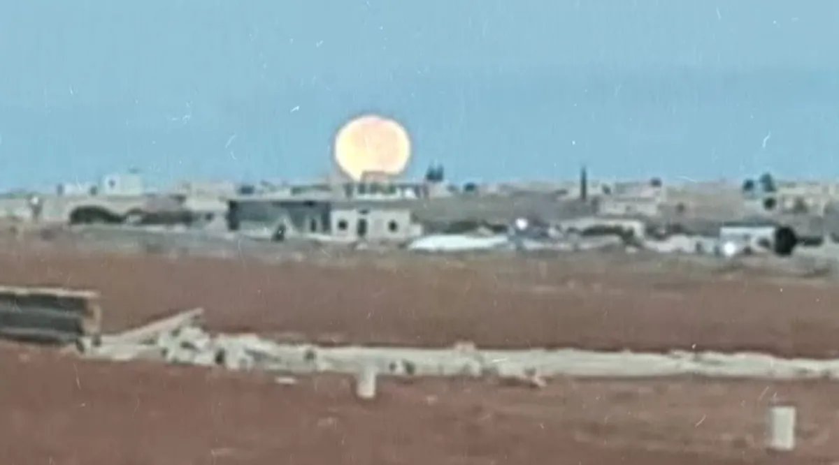 ذعر يتحول إلى سخرية: سكان ريف إدلب يظنون القمر شمسًا والقيامة قريبة!