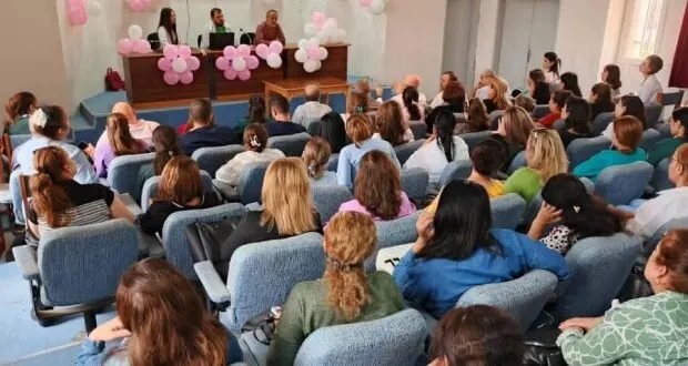 مشفى الشيخ بدر الوطني يضيء على أهمية الكشف المبكر عن سرطان الثدي بمحاضرة توعوية