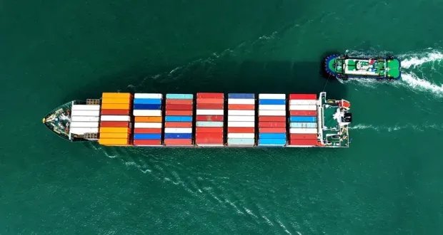 الصين تتهم واشنطن بـ "ازدواجية المعايير" وتقويض المحادثات التجارية: تصعيد التوتر بين البلدين