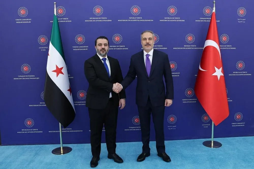 وفد سوري رفيع المستوى يضم وزراء الخارجية والدفاع والداخلية يصل أنقرة لبحث قضايا مكافحة الإرهاب والتعاون الأمني