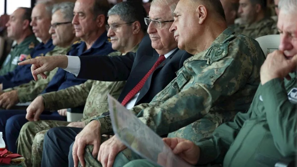 تركيا تطالب "قسد" بتسليم أسلحتها وتكثف المباحثات مع دمشق حول مستقبل الشمال السوري