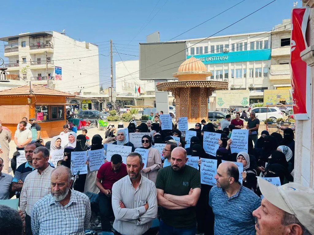 غضب في سوريا: احتجاجات للمعلمين ضد تقليص حصص التربية الإسلامية واستبعادها من المفاضلة الجامعية