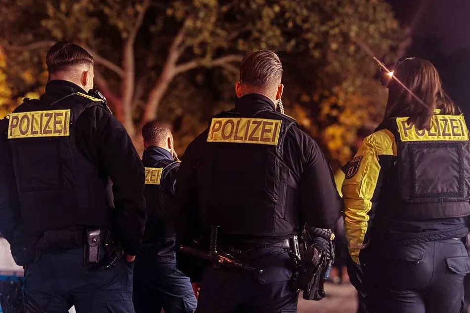 اعتداء بآلة حادة في برلين: إصابة شاب والشرطة تحقق في ملابسات الحادث