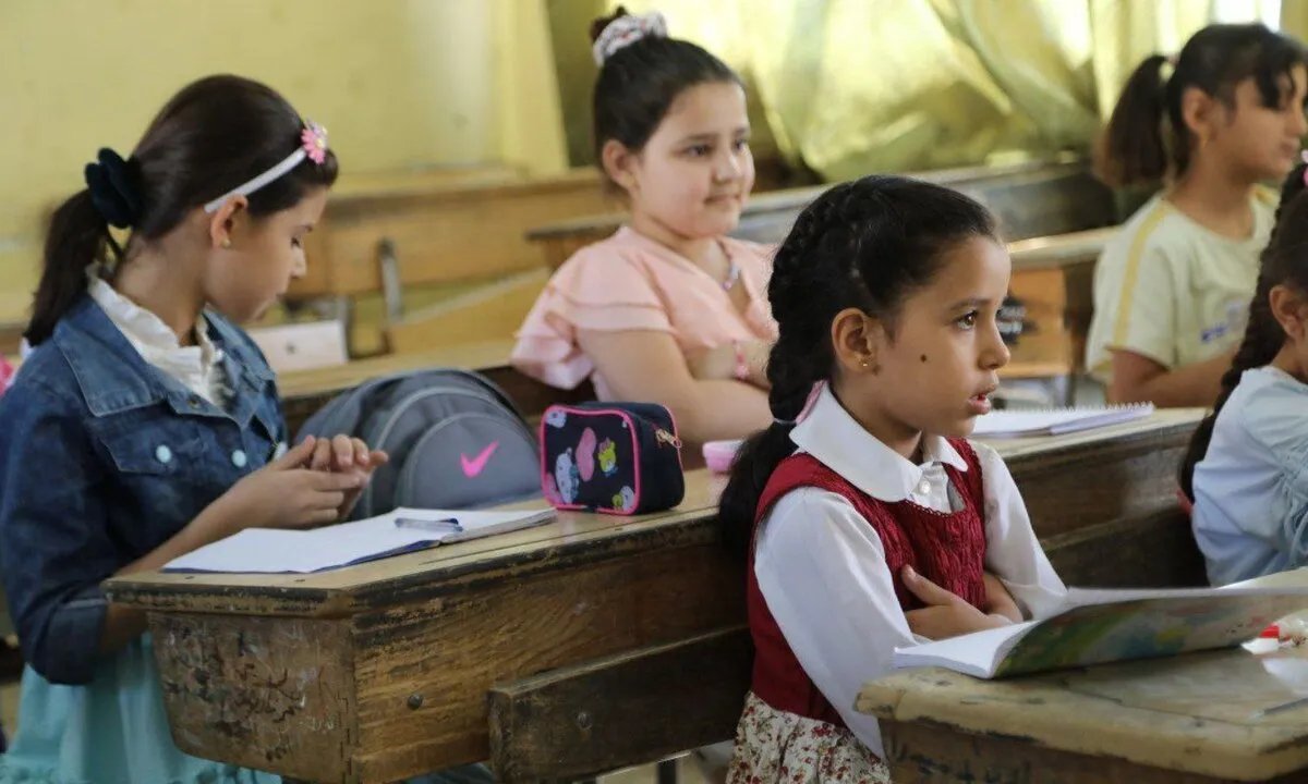 صعوبات التعليم: كيف تواجه الأمهات السوريات تحديات المناهج الجديدة ومساعدة أطفالهن؟