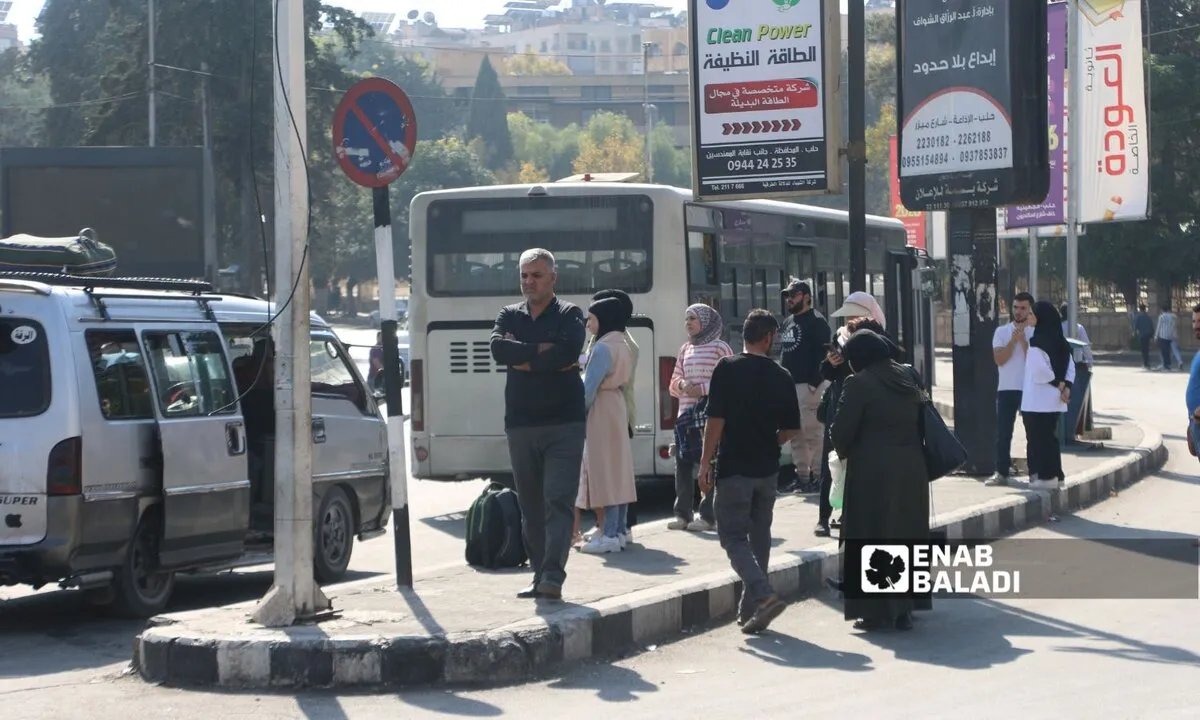 تحسن محدود في النقل بحلب: حافلات جديدة تخفف الازدحام داخل المدينة وتجاهل للريف