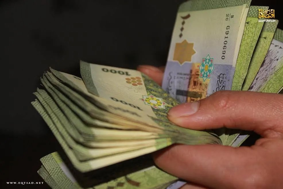 تذبذب الليرة السورية يعكس تطورات محتملة في قانون قيصر: نظرة على السوق