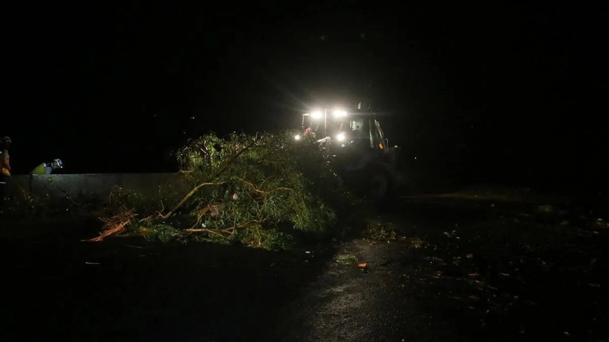 بانياس تحت ضربة "تنين بحري": أضرار مادية وإغلاق طرق