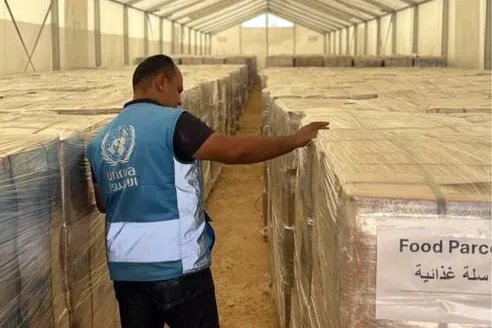 الأونروا تحث إسرائيل على رفع القيود وإدخال المساعدات العالقة إلى قطاع غزة بشكل فوري