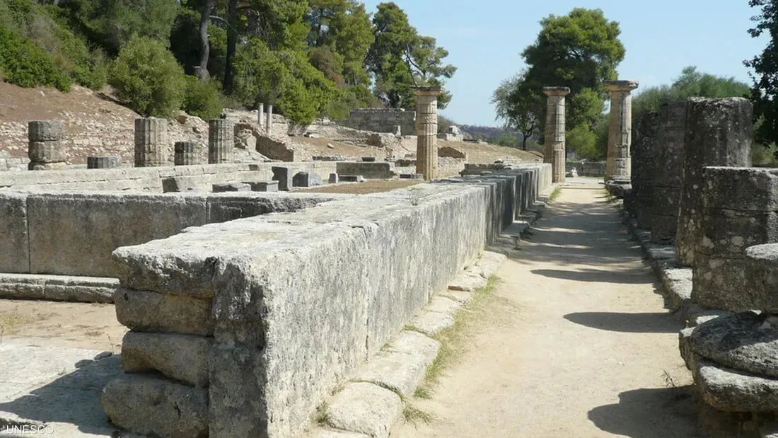 بعد 50 عاماً: ألمانية تعيد تاج عمود أثري مسروق إلى اليونان