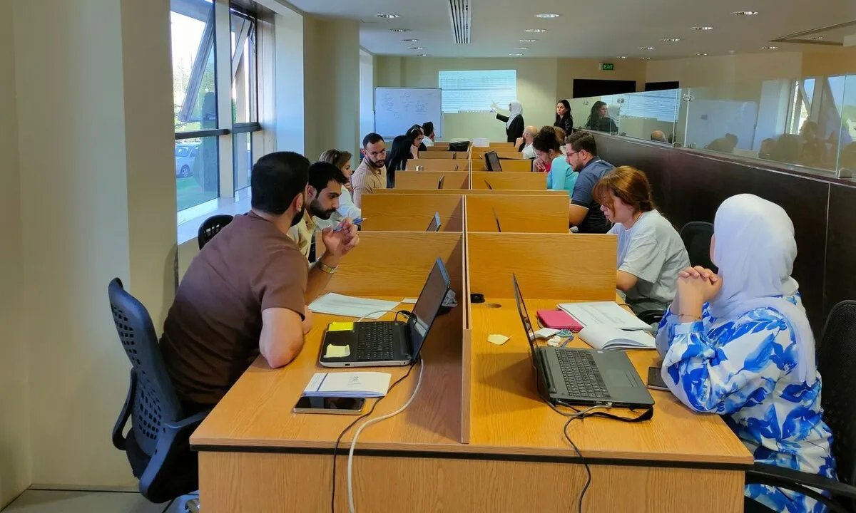 المصارف الاستثمارية في سوريا: هل تكون مفتاح الانتقال من الإغاثة إلى إعادة الإعمار؟