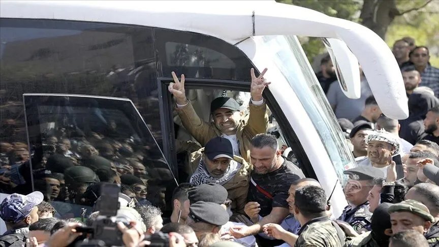 نقل 154 أسيراً فلسطينياً مُبعداً إلى مصر ضمن صفقة تبادل الأسرى