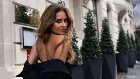 نيللي كريم تخطف الأنظار بإطلالة باريسية أنيقة