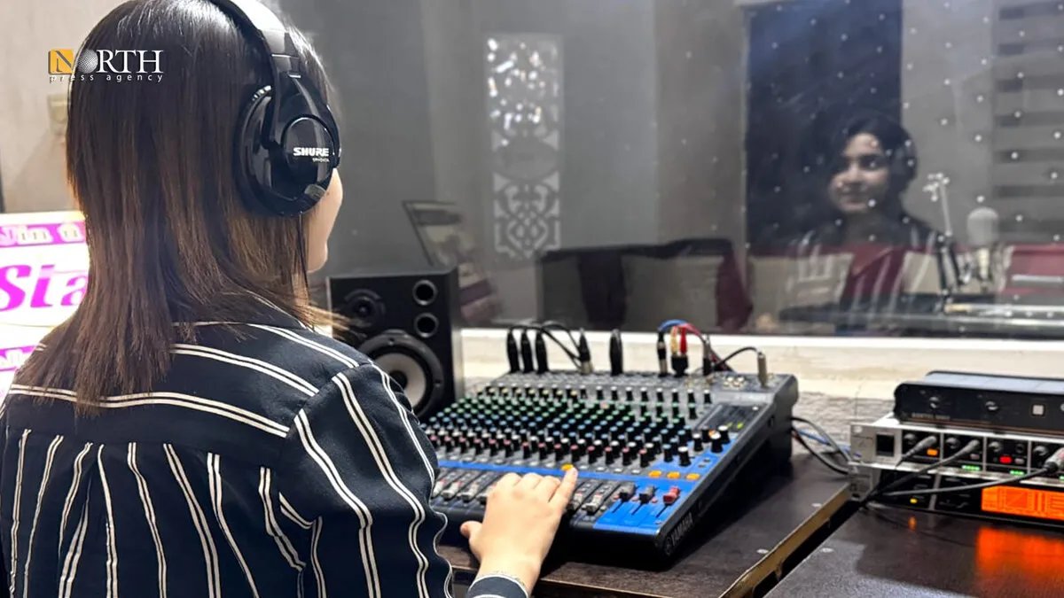 إذاعة "ستار أف أم": منصة نسائية تسلط الضوء على قضايا المرأة في شمال شرق سوريا