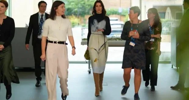 الأميرة رجوة الحسين تلفت الأنظار في لندن بإطلالة ملكية خلال زيارة لمستشفى الصحة النفسية