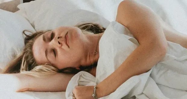 هل تُعيق أجهزة تتبع النوم نومك؟ اكتشف "أورثوسومنيا" وتأثيرها!