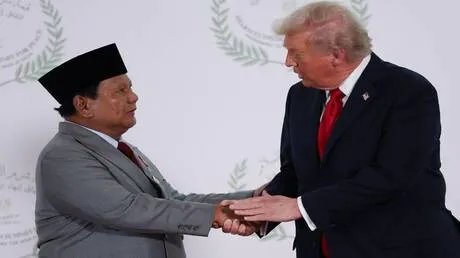 ميكروفون يكشف طلبًا مفاجئًا من الرئيس الإندونيسي لترامب في قمة شرم الشيخ