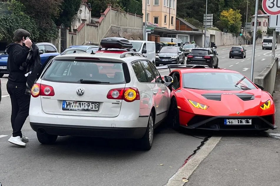 حادث مروع في ألمانيا: لامبورغيني تصطدم بجزيرة مرورية وتتسبب بخسائر تقدر بمئات الآلاف من اليورو