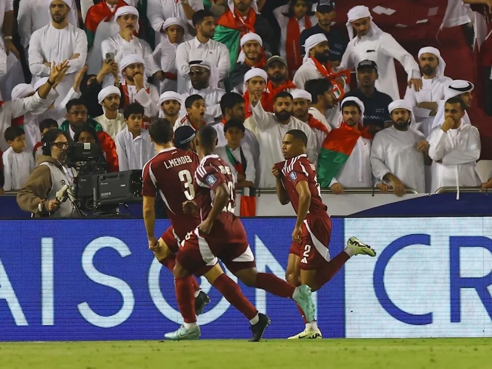 قطر تتأهل إلى كأس العالم 2026 بفوز مثير على الإمارات