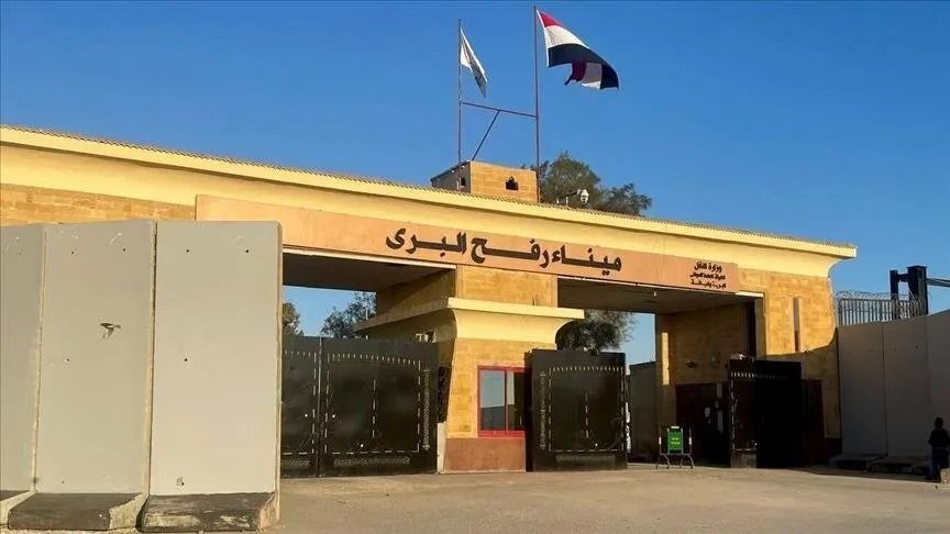 إسرائيل تعيد فتح معبر رفح وتسمح بدخول المساعدات إلى غزة بعد تسليم حماس لجثامين