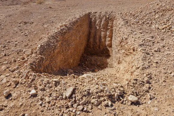 تحقيق استقصائي يكشف عن أكبر مقبرة جماعية مكتشفة في سوريا بصحراء الضمير