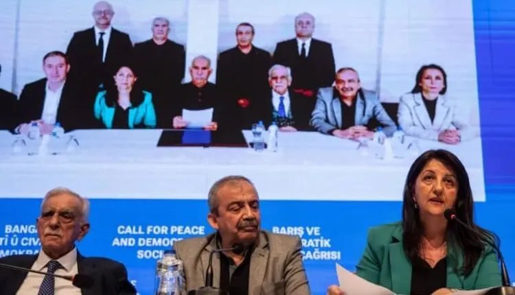 المونيتور: أوجلان يدعو بارزاني للمساهمة في إنجاح عملية السلام في تركيا