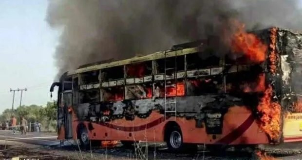 مأساة في الهند: مصرع 20 شخصاً في حريق حافلة بولاية راجاستان