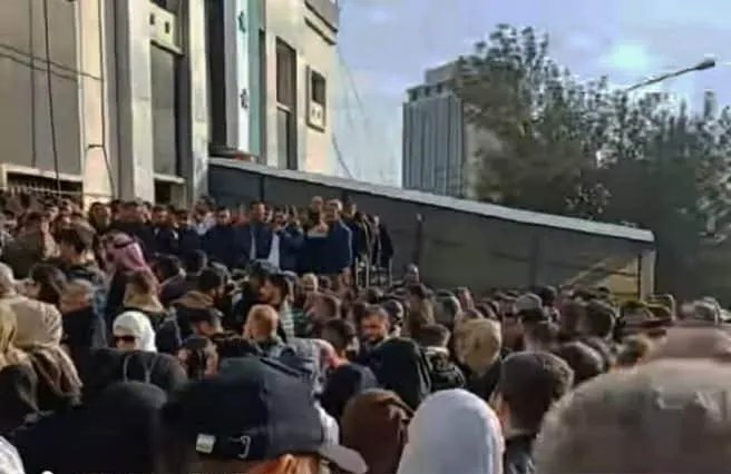 جواز السفر السوري: حلم الهجرة أم يأس من الواقع؟ السوريون يتحدثون عن طوابير الهجرة