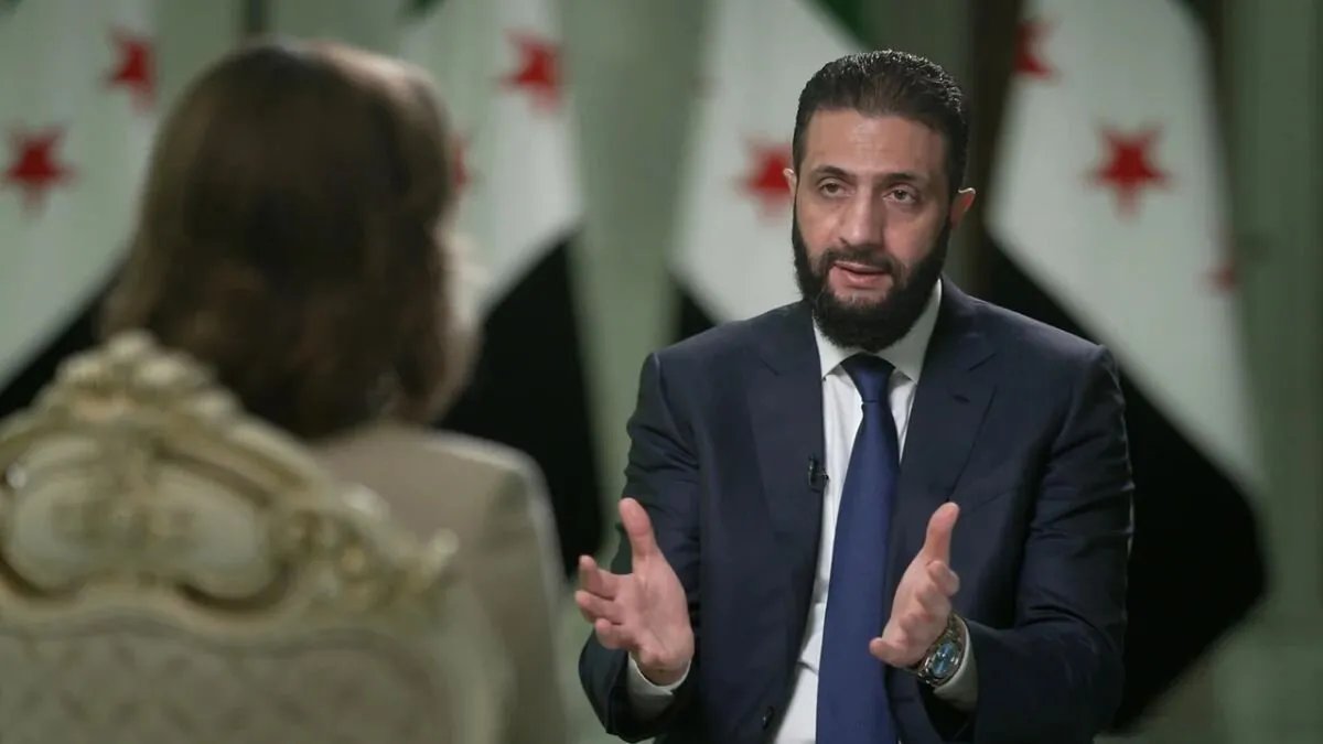 الشرع يكشف عن رؤية سوريا لعلاقات متوازنة مع الشرق والغرب ومستقبل القواعد الروسية