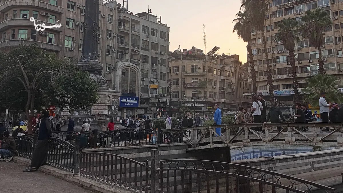 صراع البقاء في دمشق: ساحة المرجة بين مطاردات البلدية ورزق الباعة اليومي
