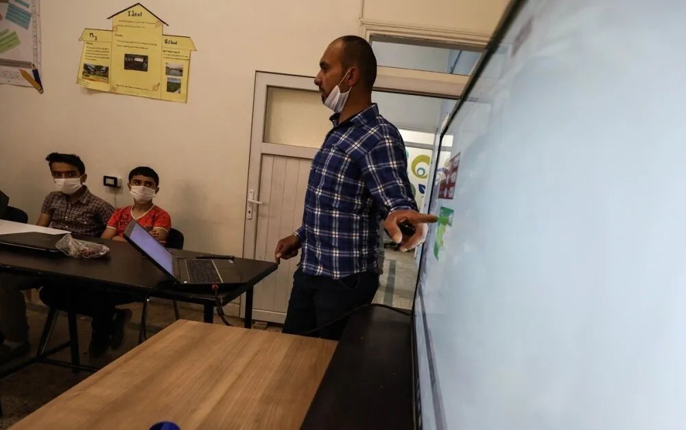 معلمو إدلب الأحرار ينتفضون رفضًا لتدهور التعليم ويدعون لوقفة احتجاجية حاشدة