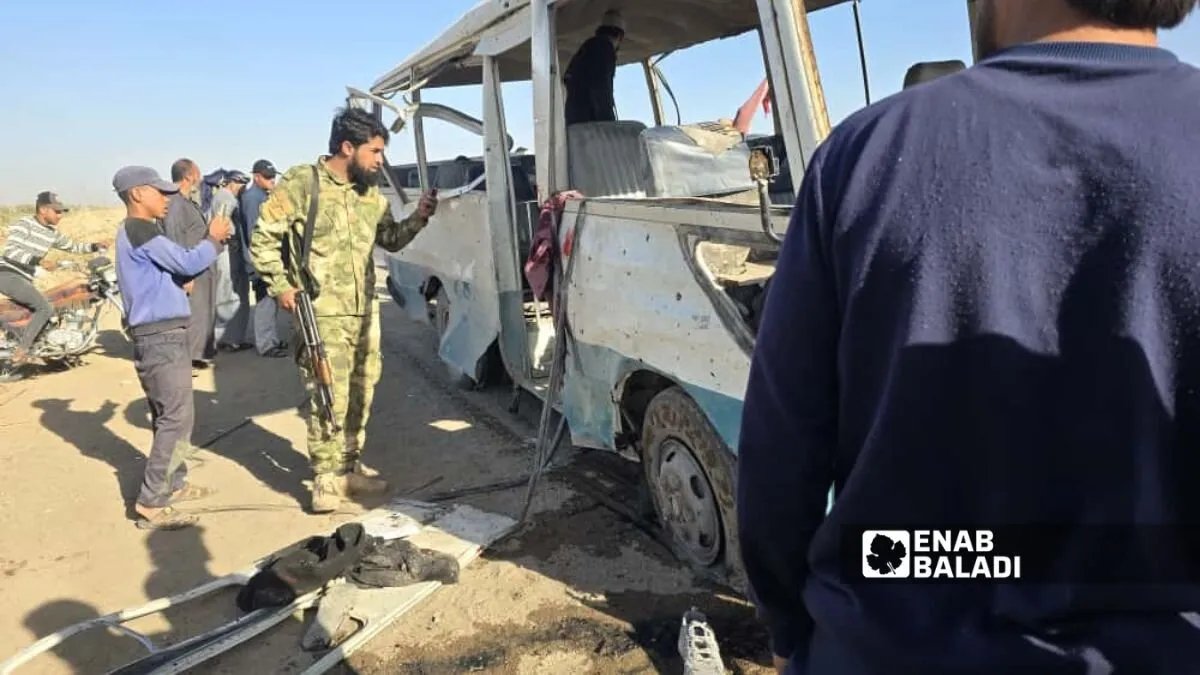 مقتل وإصابة مدنيين في تفجير حافلة حكومية بدير الزور.. هل هو الأول من نوعه؟