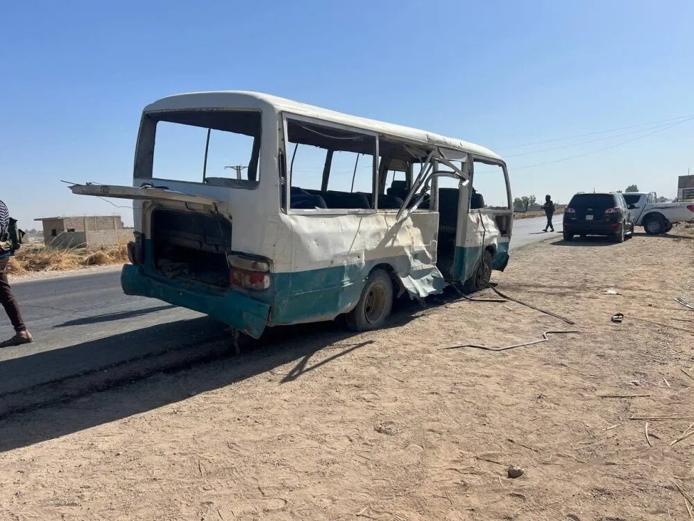 مقتل وإصابة حراس منشآت نفطية في دير الزور بتفجير يستهدف حافلتهم