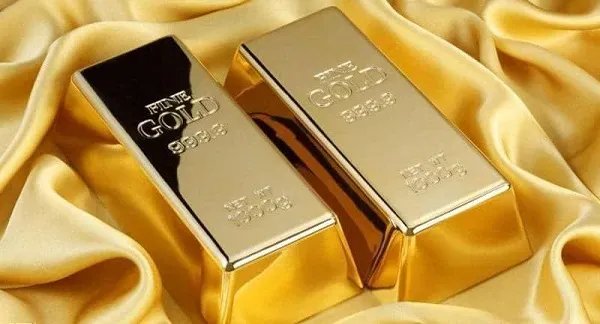 الذهب يحلق عالياً: مكاسب قياسية مدفوعة بالإقبال على الملاذات الآمنة وتوقعات خفض الفائدة الأمريكية