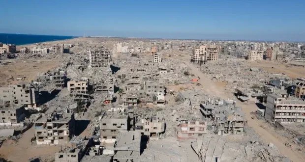 غزة: عودة إلى الركام.. سكان ينصبون الخيام على أنقاض منازلهم المدمرة