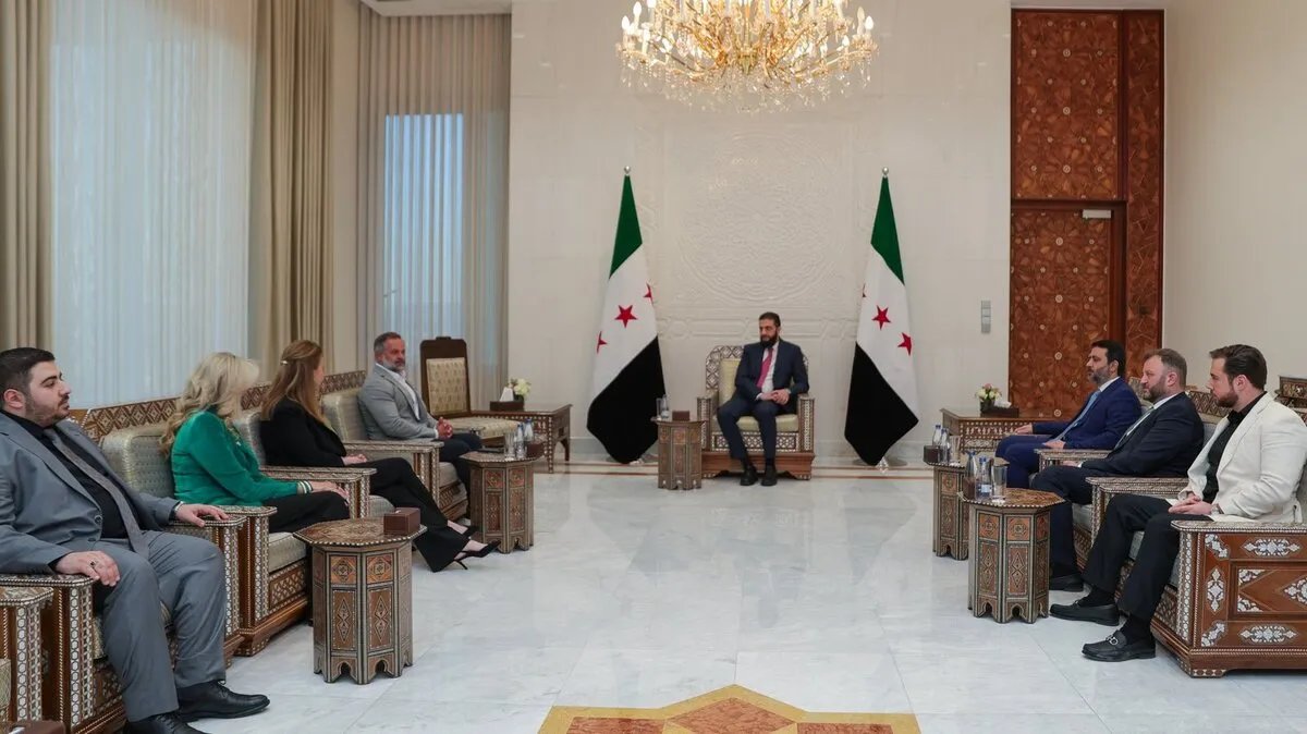 رغم التحذيرات الأمريكية: نائبان من الكونغرس يلتقيان الرئيس السوري في دمشق