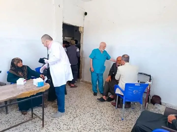 مؤسسة الآغا خان تطلق يوماً صحياً تطوعياً في كفرنبودة بحماة لتقديم الرعاية للمتضررين