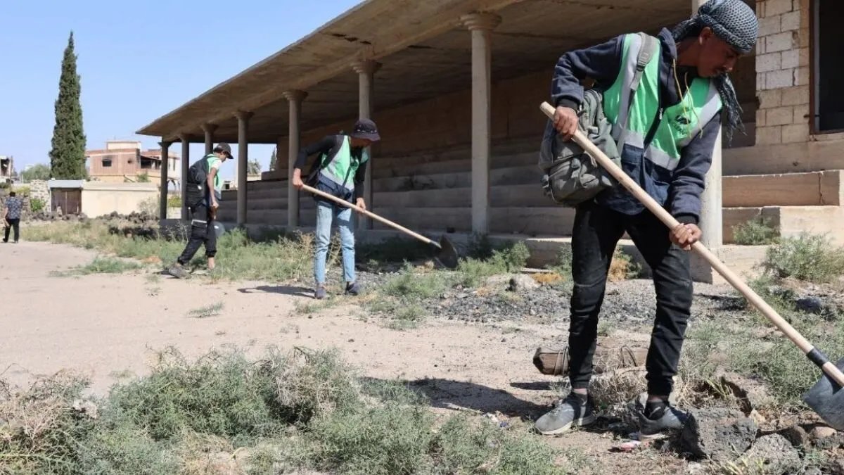 السويداء: المحافظ يتهم الفصائل المسلحة بعرقلة عودة المهجرين وخطة لإعادة ترميم المنازل المتضررة