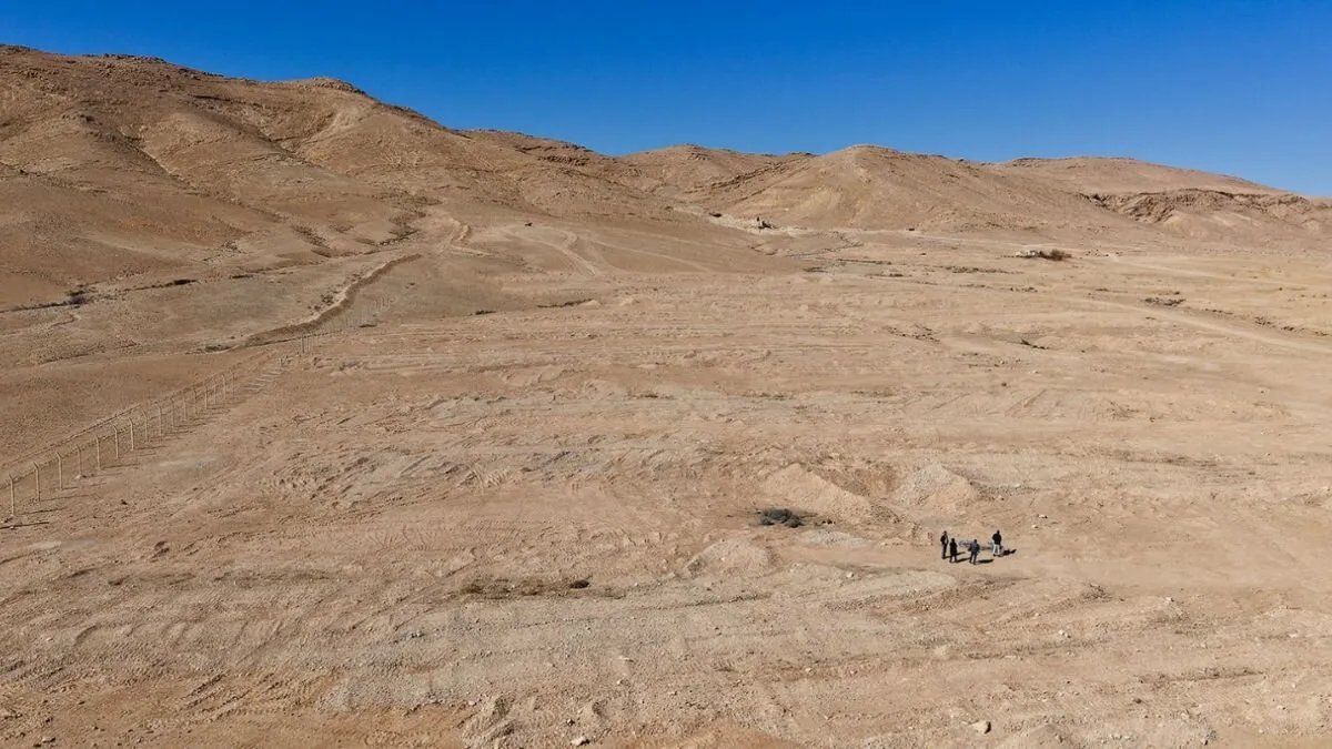 تحقيق استقصائي يكشف تفاصيل نقل جثث المعتقلين من مقبرة القطيفة إلى صحراء الضمير بأوامر رئاسية