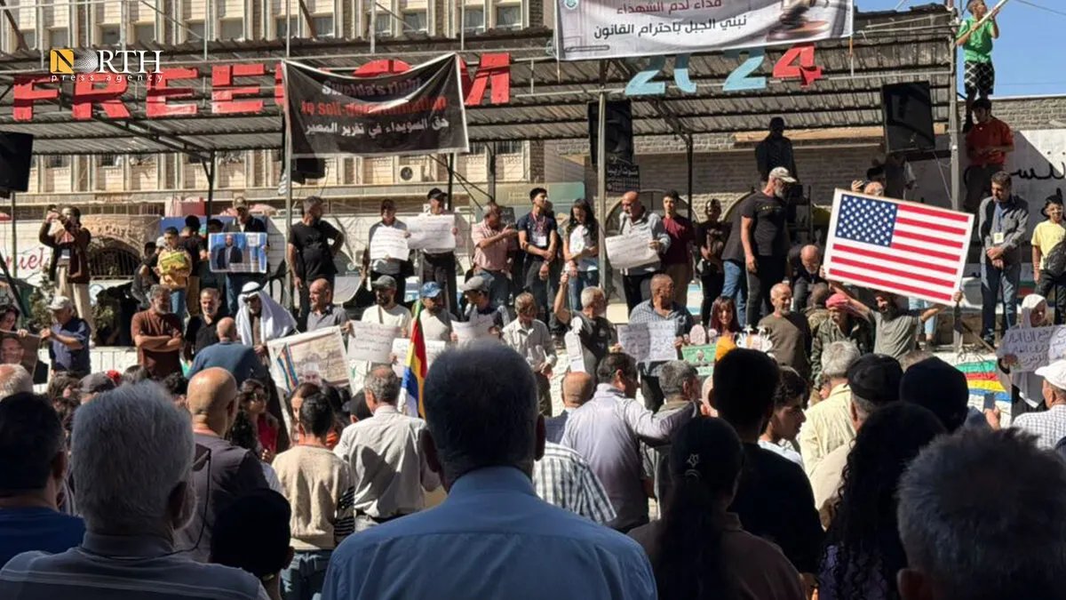 السويداء: وقفة احتجاجية تطالب بتقرير المصير وعودة المختطفين والمهجرين إلى الريف الغربي