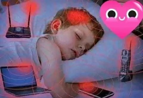 تحذير هام: لماذا يجب ألا تضع هاتفك بجانبك أثناء النوم؟