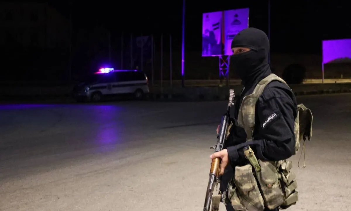 دير الزور: اعتقال قيادي سابق يشعل فتيل التوتر بين الأهالي والأمن العام