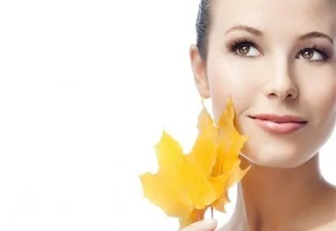بشرة متألقة في الخريف: دليل شامل للعناية المثالية