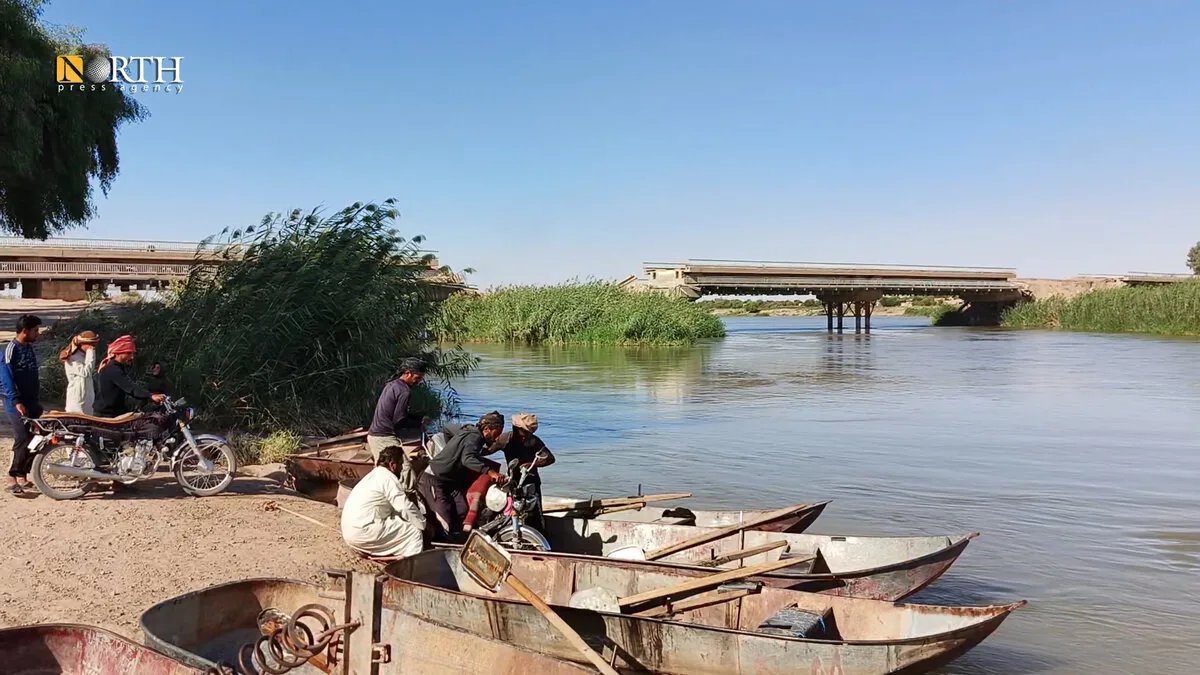 جسر العشارة المنهار: عزلة وأزمة نقل تهدد حياة سكان ريف دير الزور