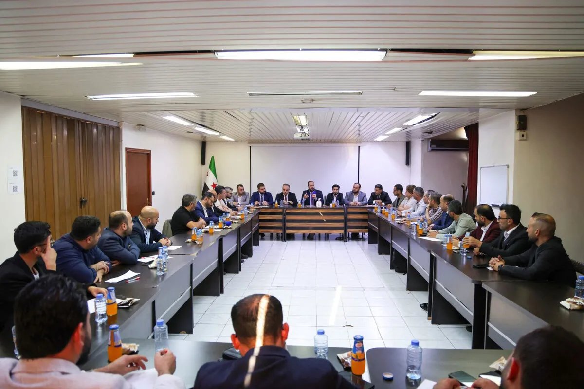 إعلاميات حلب ينتفضن ضد التهميش: لماذا غابت الصحفيات عن لقاءات وزير الإعلام حمزة المصطفى؟