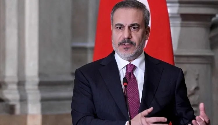 وزير الخارجية التركي يكشف عن اجتماع ثلاثي مرتقب بين أنقرة ودمشق وواشنطن بشأن سوريا